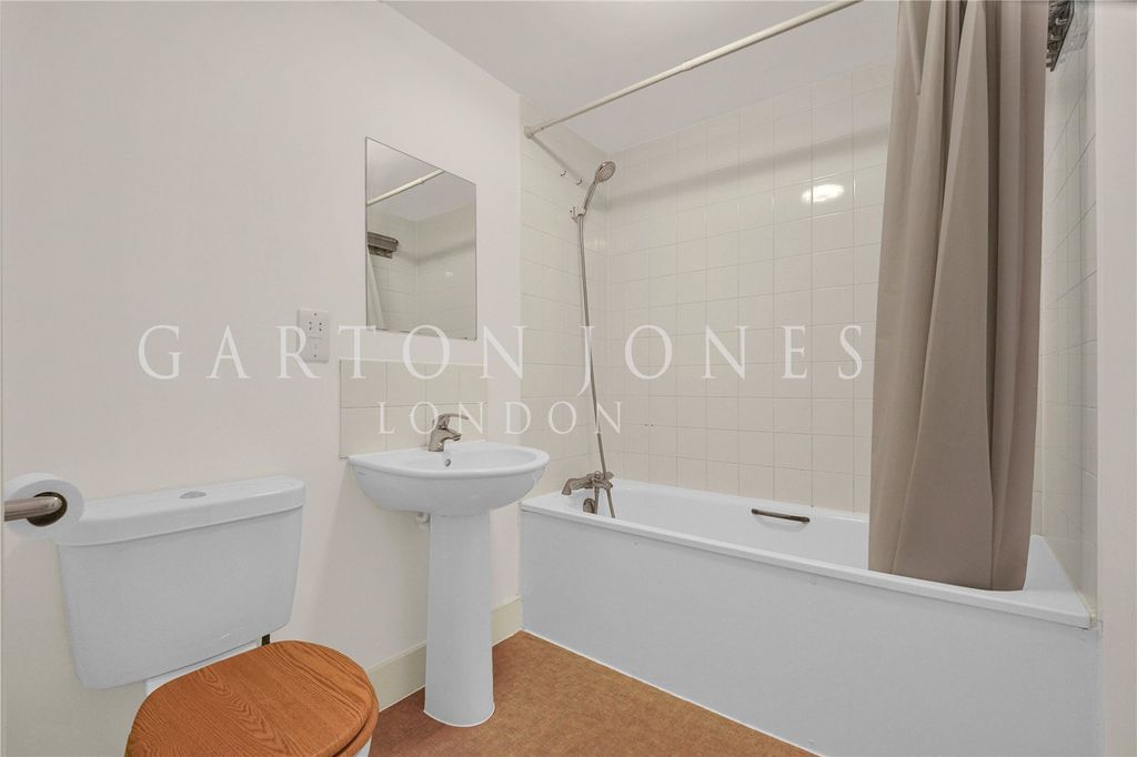 Property photo 3 of 13 Bathroom