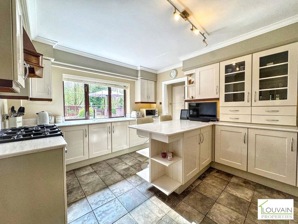 Property photo 3 of 45