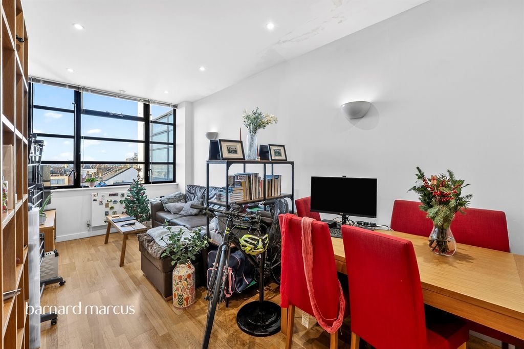 Property photo 2 of 8