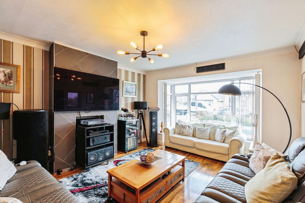 Property photo 3 of 18 Pbox-Img.Jpg