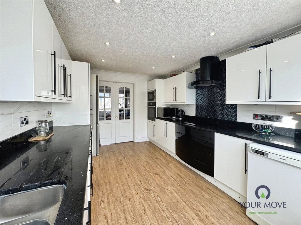 Property photo 3 of 21 Picture No. 11