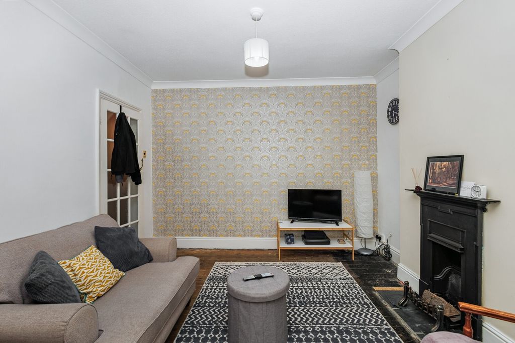 Property photo 2 of 9 Melton Road - Lounge