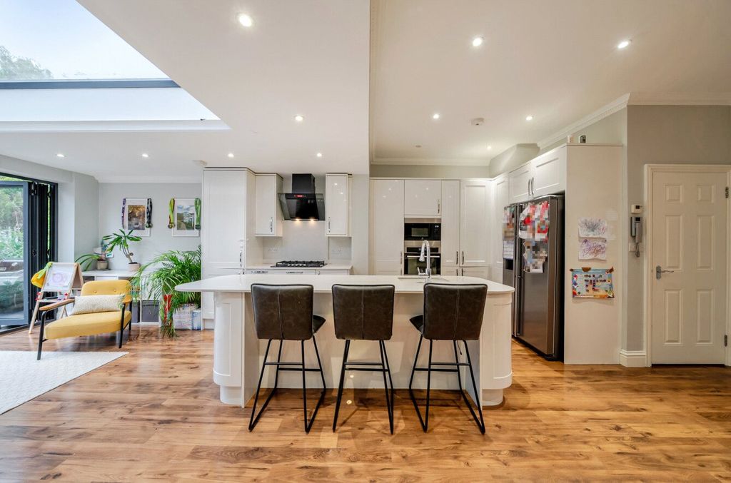 Property photo 2 of 18 Picture No. 13