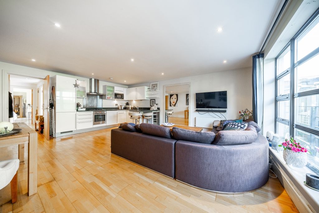 Property photo 1 of 11 Clare Lane