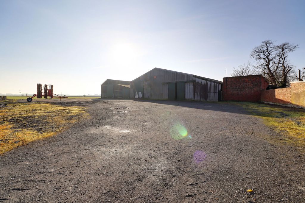 Property photo 1 of 5