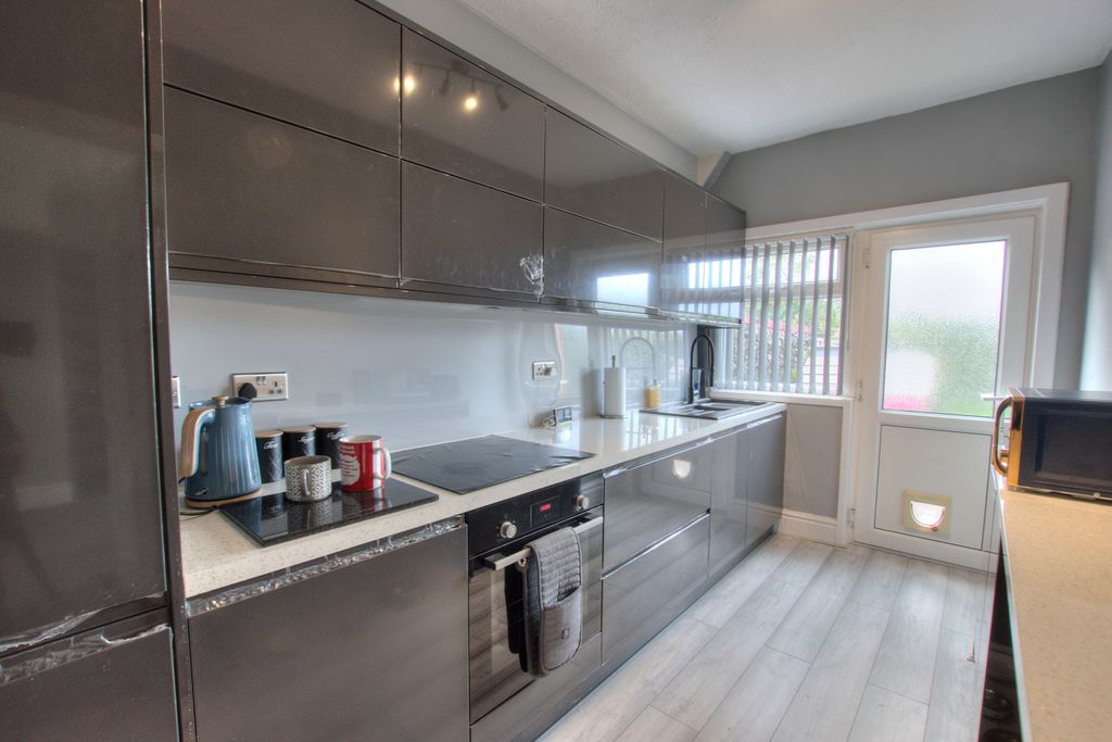 Property photo 2 of 19 2. Kitchen