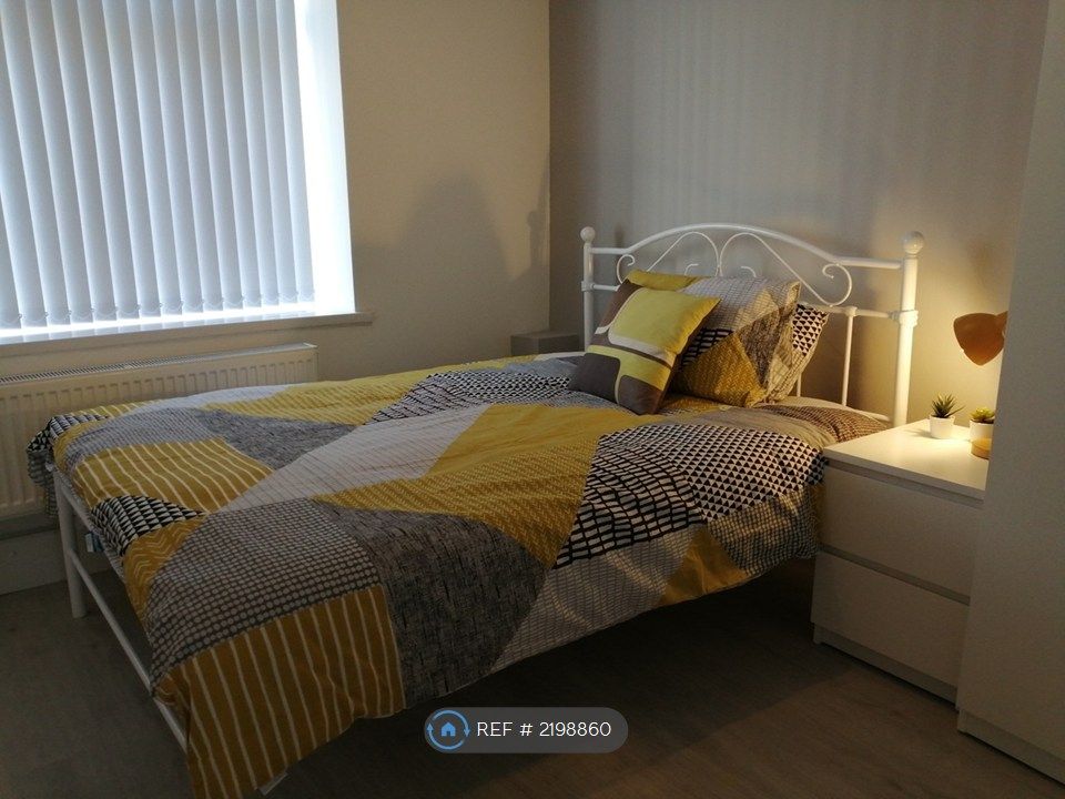 Property photo 3 of 8 Bedroom