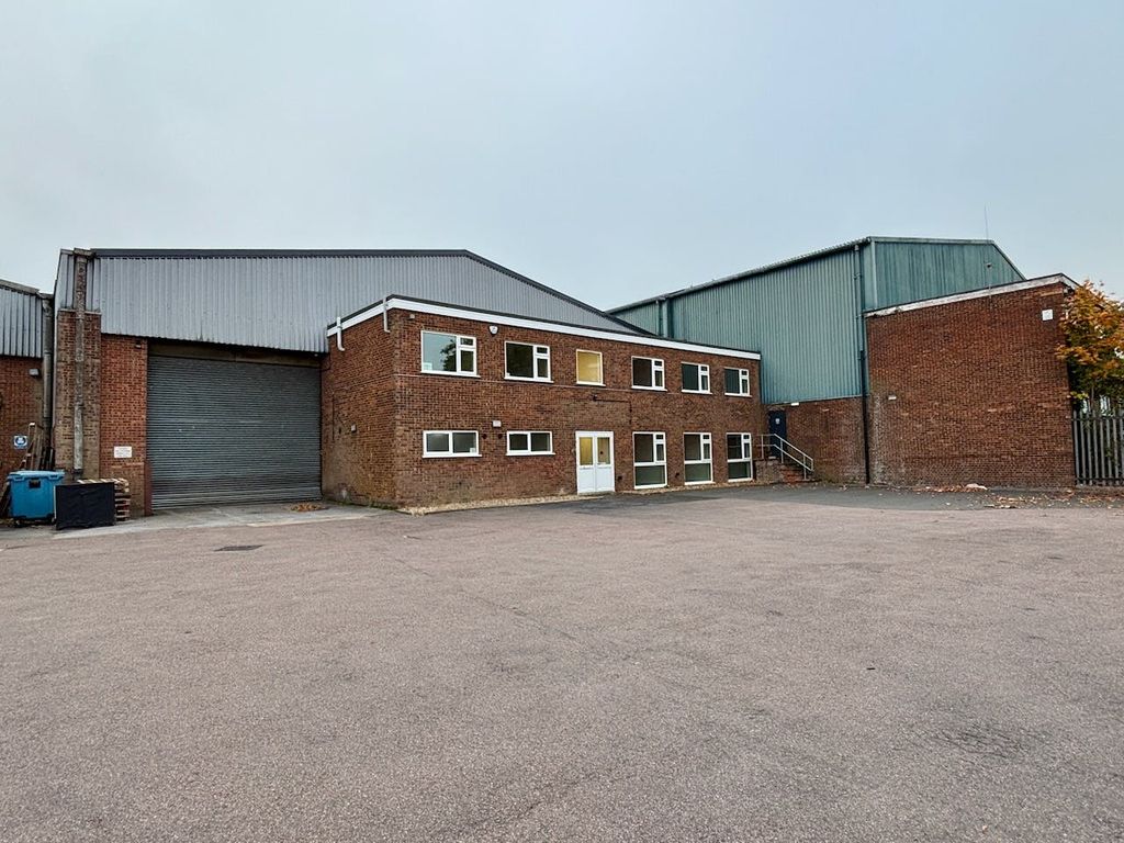 Property photo 1 of 4 4 Frenchs Avenue Dunstable Warehouse For Rent.Jpeg