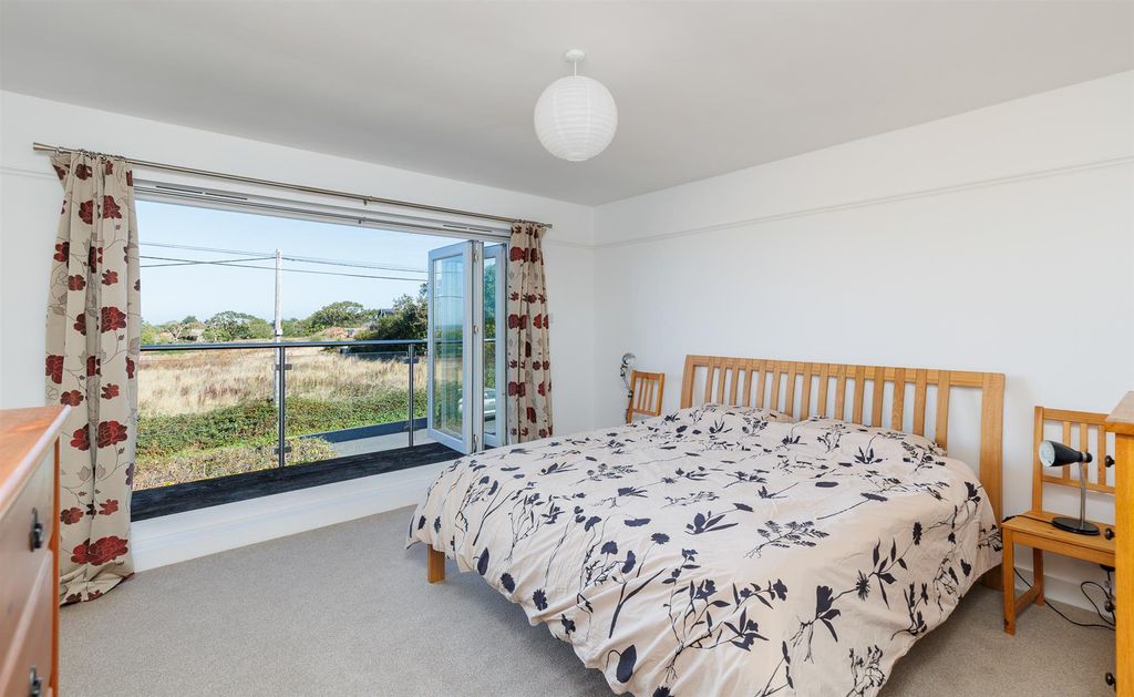 Property photo 2 of 32 Principal Bedroom With Balcony And Ensuite Shower