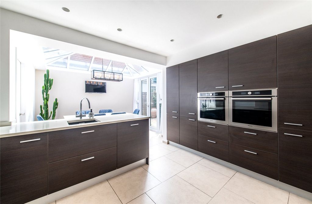 Property photo 2 of 19 Kitchen