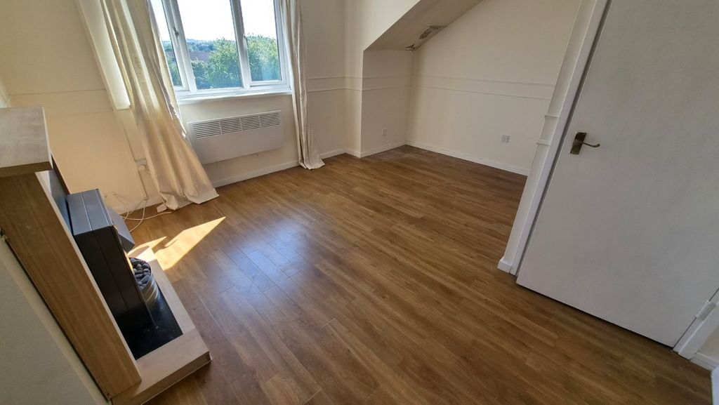 Property photo 3 of 7 Picture No. 06