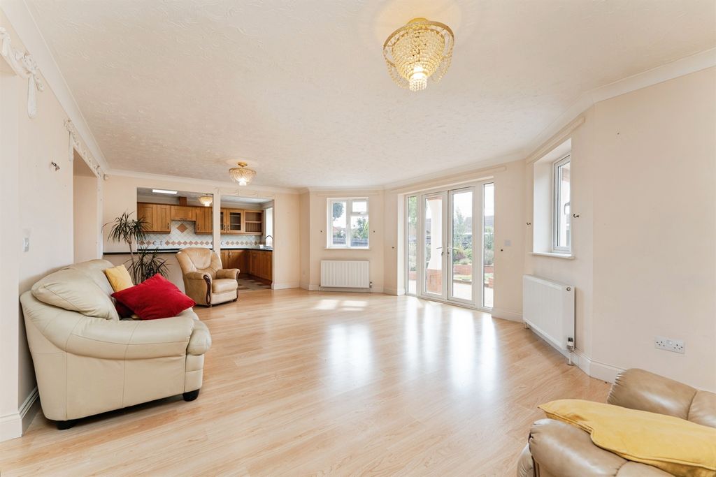 Property photo 2 of 23