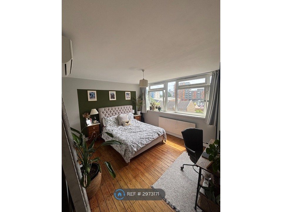 Property photo 2 of 5 Main Bedroom