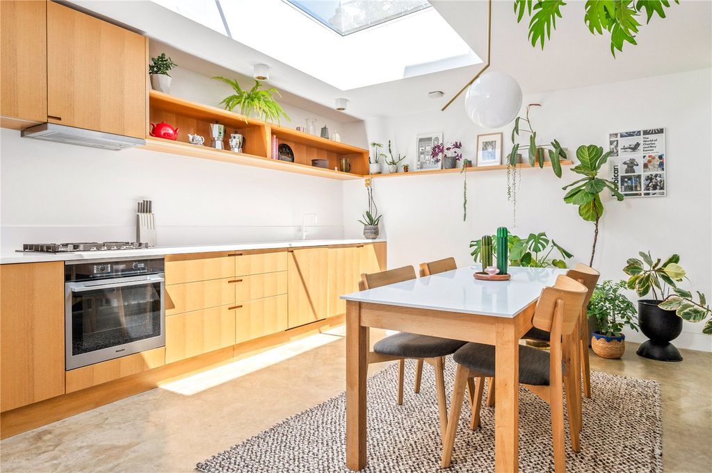 Property photo 2 of 16 Kitchen