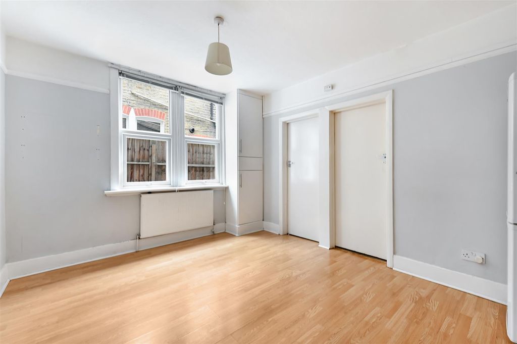 Property photo 3 of 8