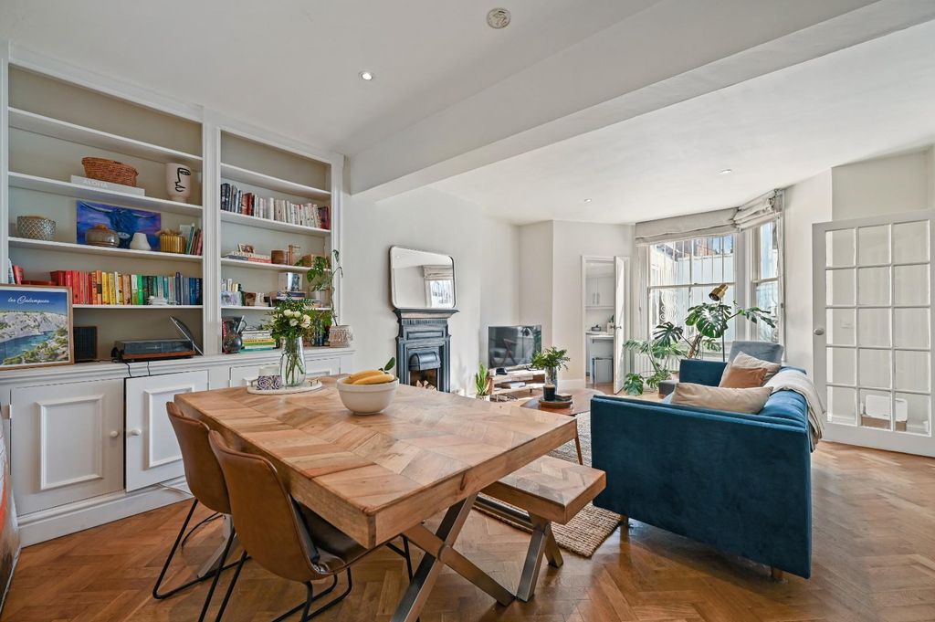 Property photo 2 of 11 Fbl - Benbow Road - Receptionb3 (1).Jpg