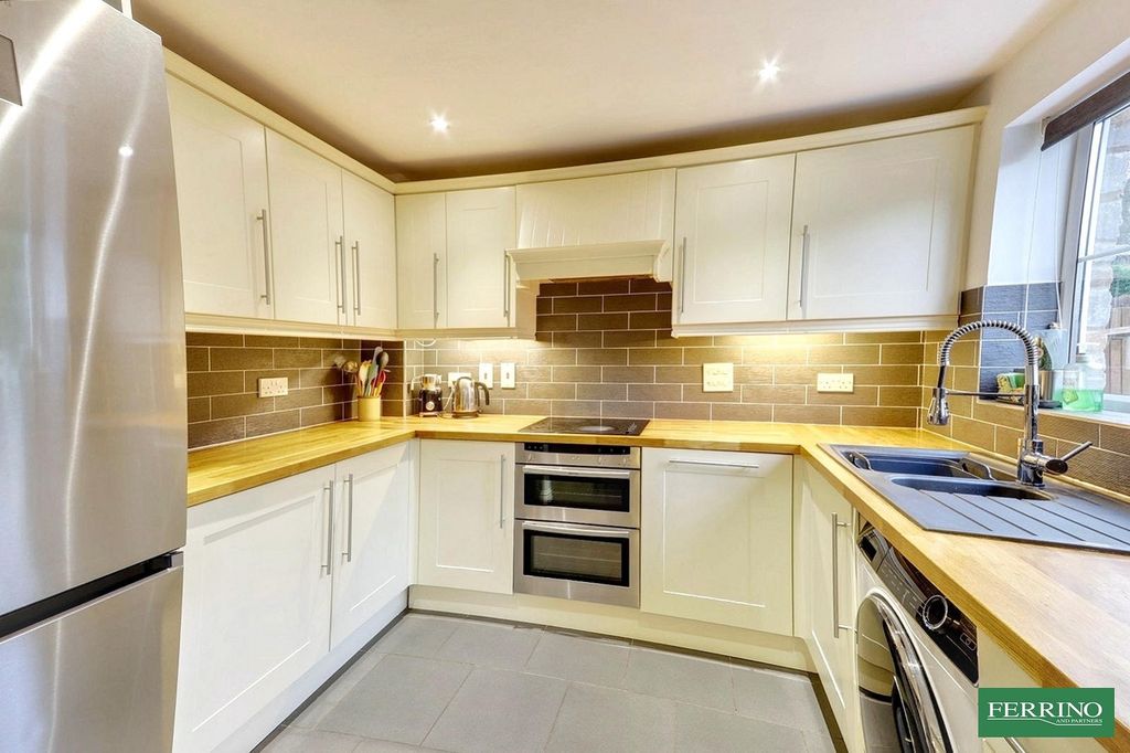 Property photo 3 of 26 Kitchen