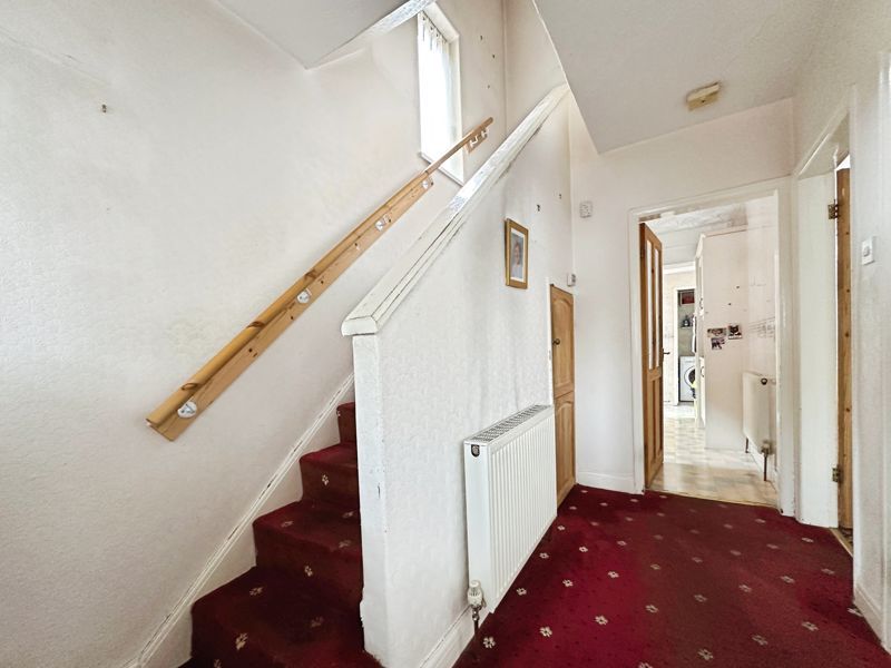 Property photo 2 of 7 Hallway