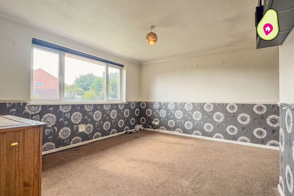 Property photo 3 of 8 4391786