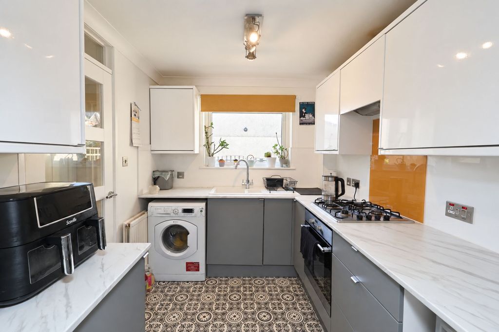 Property photo 2 of 19 Kitchen