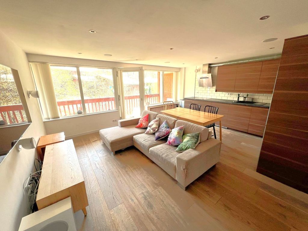 Property photo 1 of 11 2 Bedroom Apartment