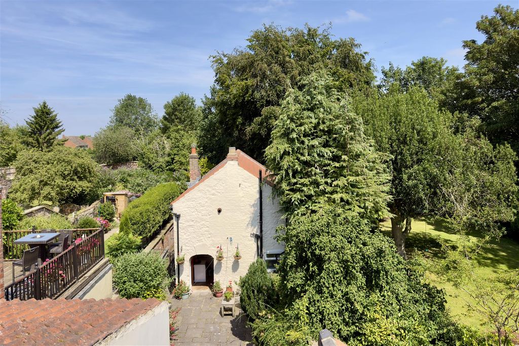 Property photo 2 of 44