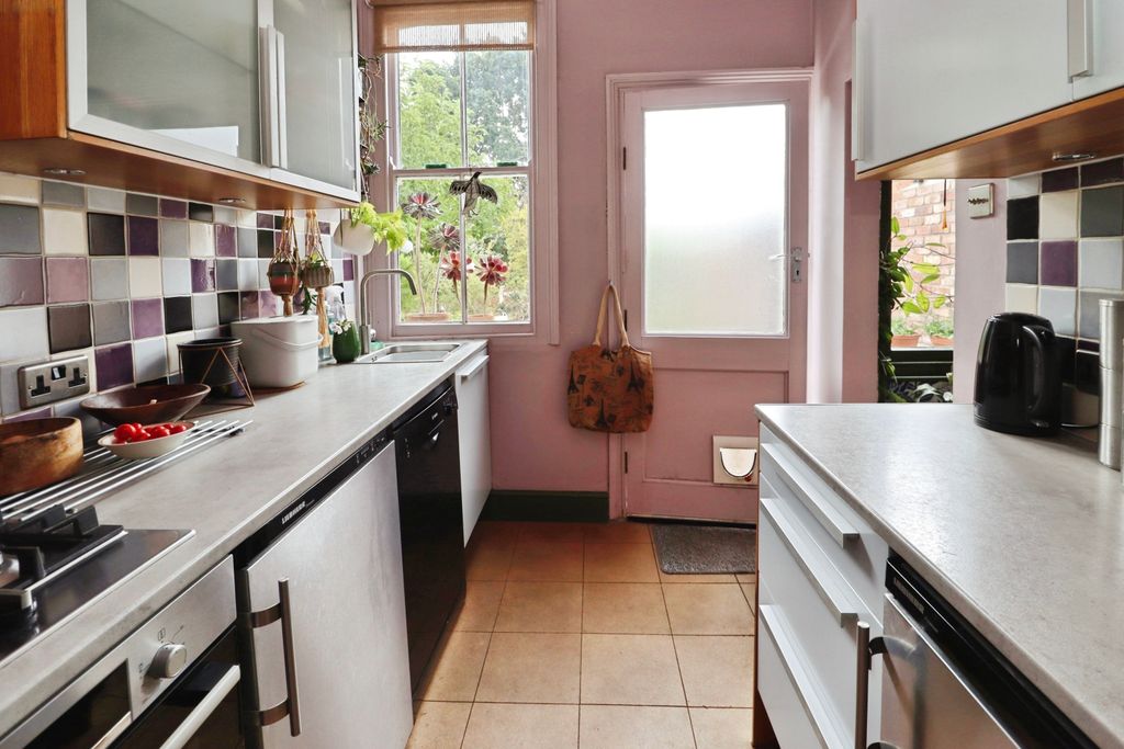 Property photo 2 of 22