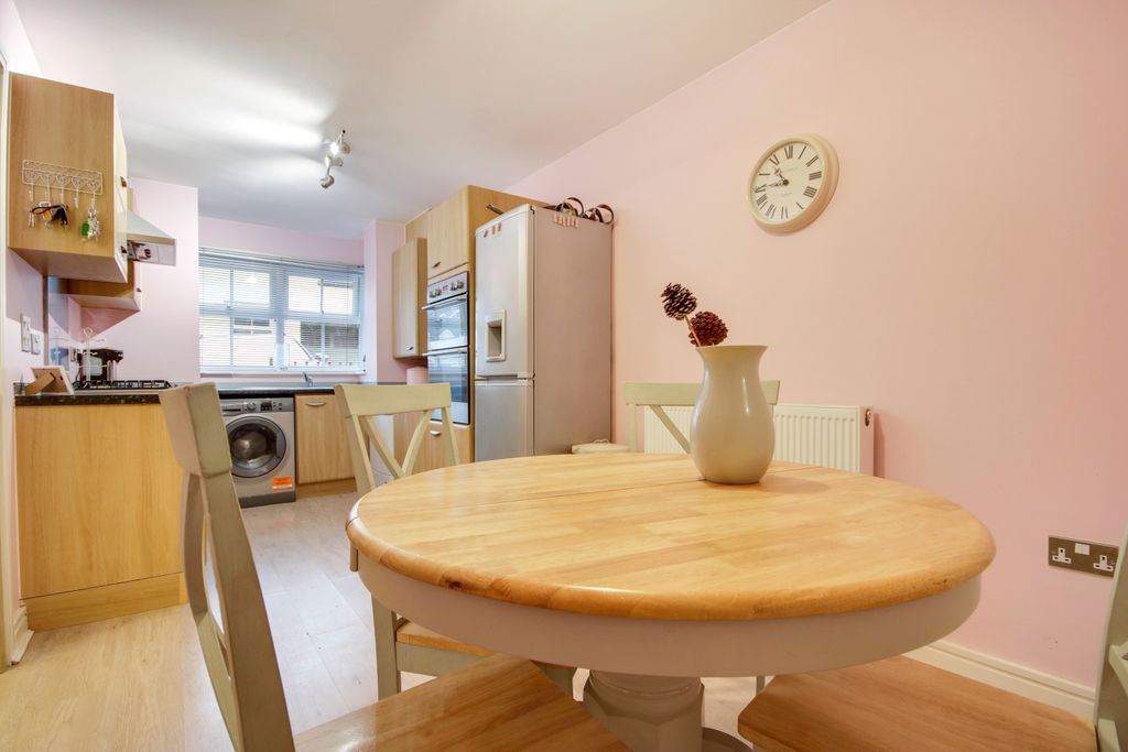 Property photo 3 of 17 Kitchen Diner