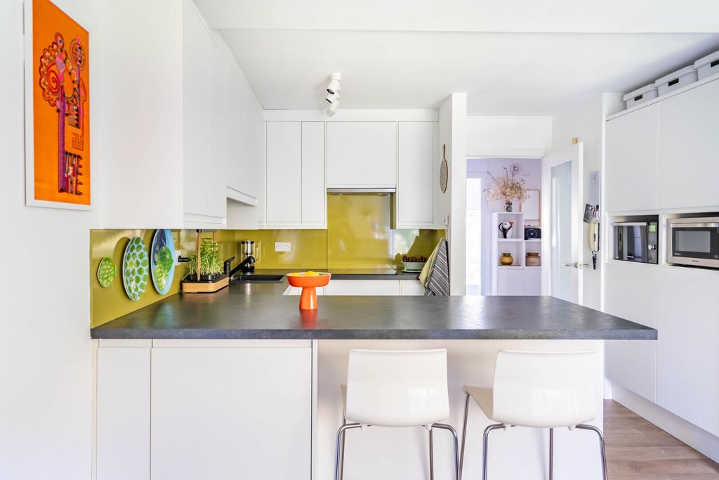 Property photo 3 of 16 Kitchen