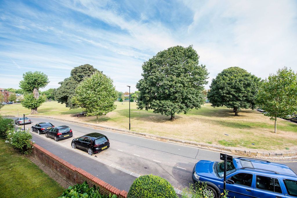 Property photo 3 of 6