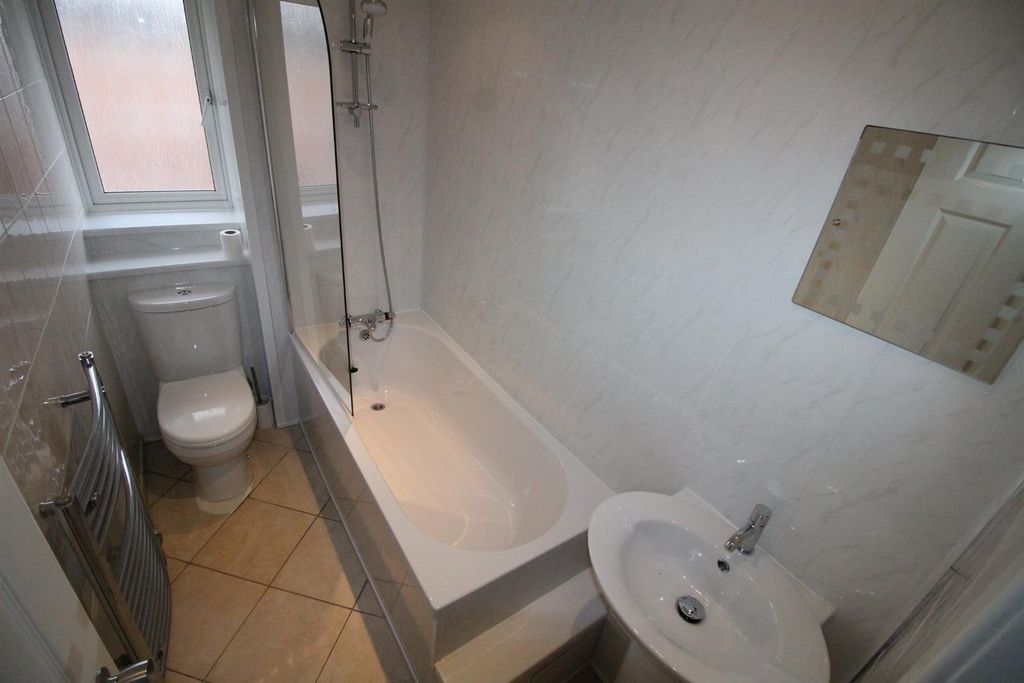Property photo 3 of 8 Bathroom