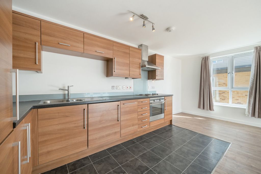 Property photo 3 of 9 1472093-3-6A28441...