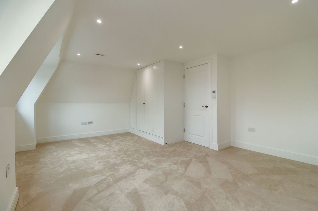 Additional image 33 of 4 bed semi-detached house for saleHurst Road, East Molesey KT8