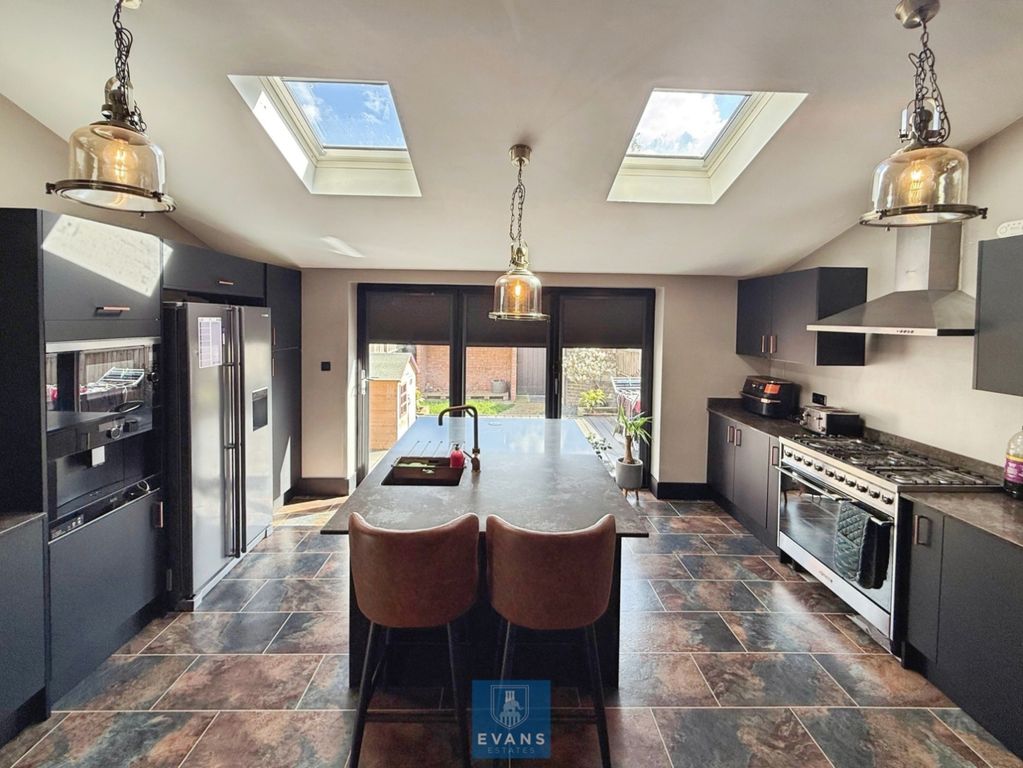 Property photo 3 of 24 Kitchen