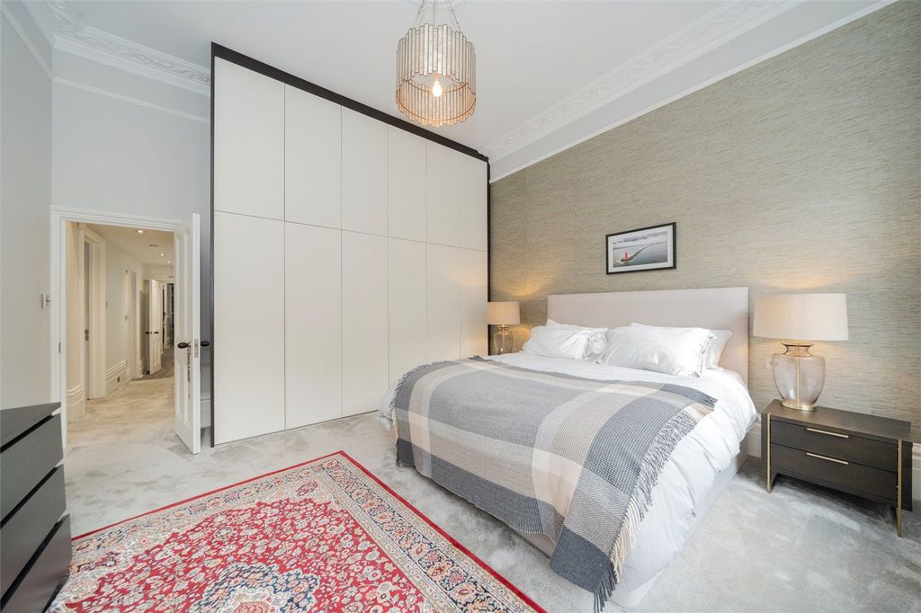 Property photo 2 of 9 Principal Bedroom