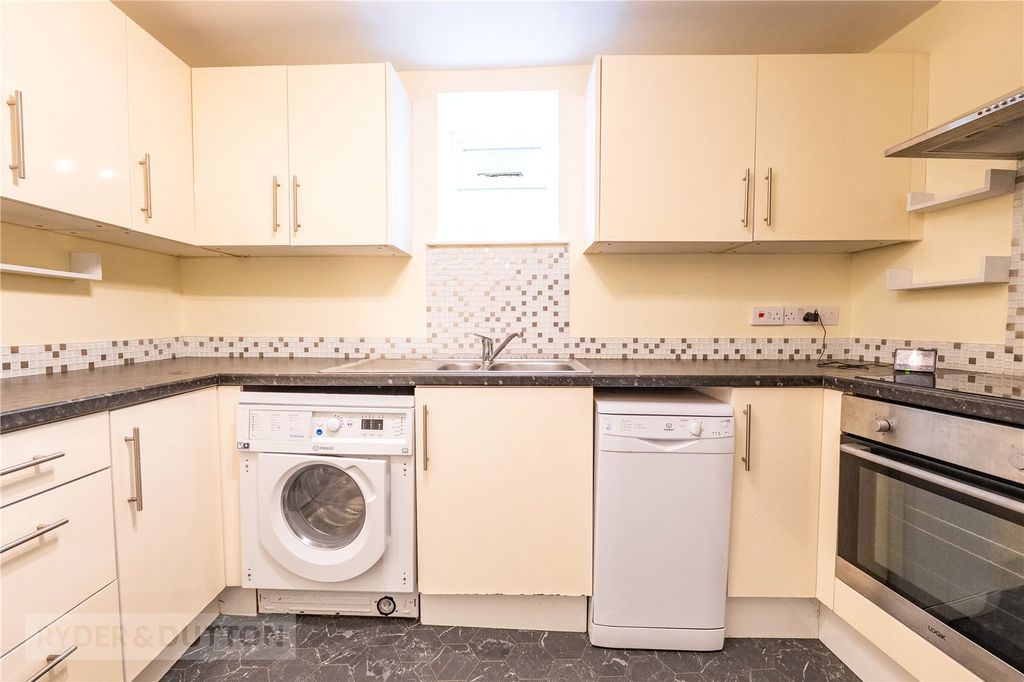Property photo 2 of 19 Kitchen