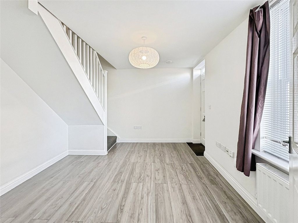 Property photo 2 of 9 Picture No. 12