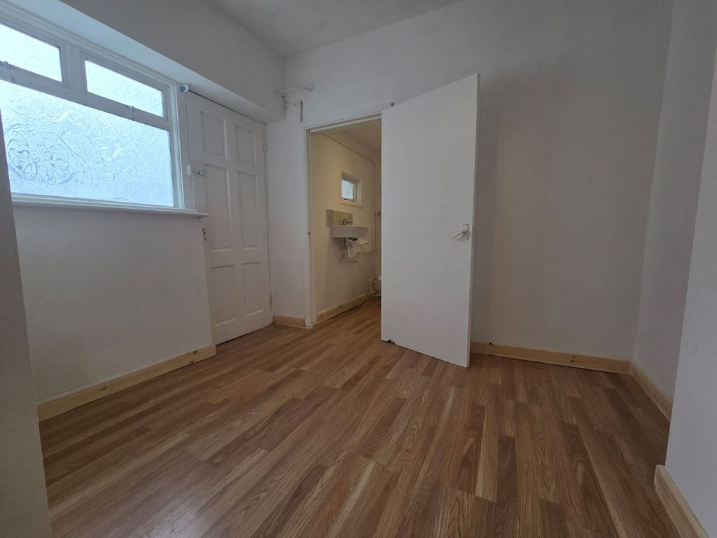Property photo 1 of 6 Passage Way