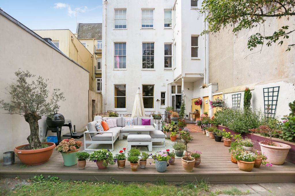 Property photo 1 of 30