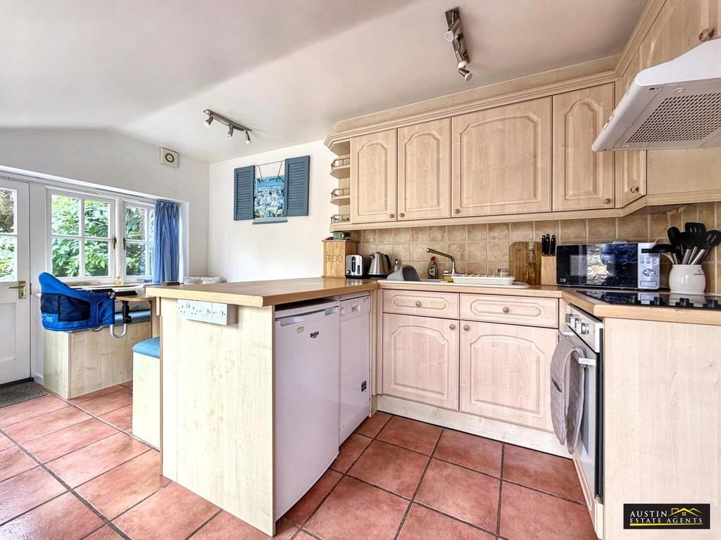 Property photo 3 of 15 Kitchen
