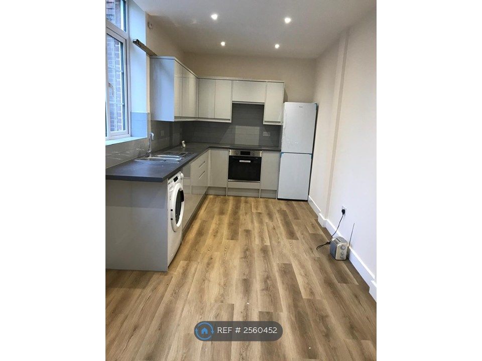 Property photo 2 of 6 Kitchen