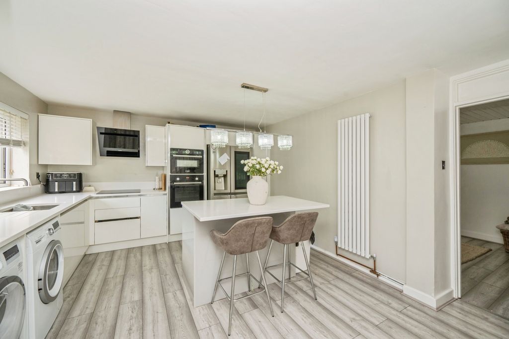 Property photo 2 of 27 Pbox-Img.Jpg