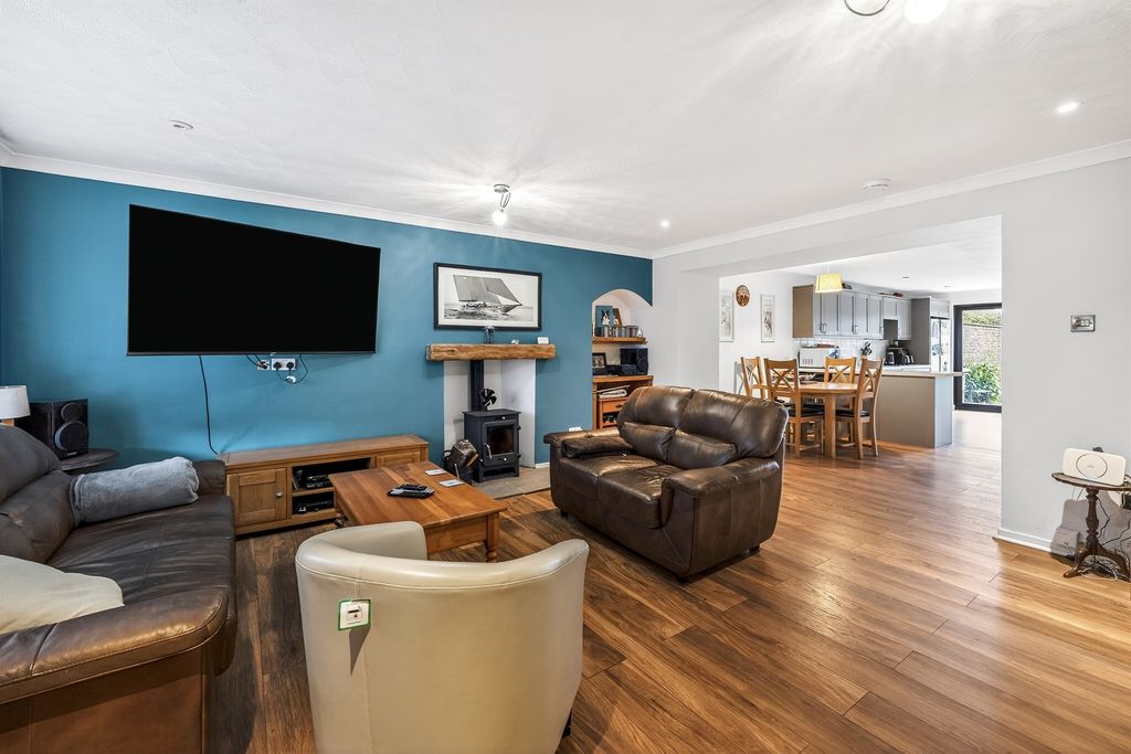 Property photo 2 of 20