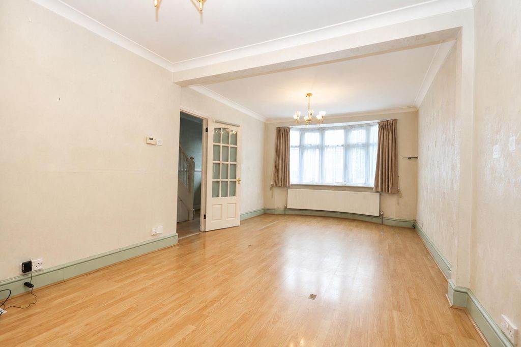 Property photo 2 of 18 2A7F165E-d0Ca-4Ca0-B92F-E8E3A8Cdb14E.Png