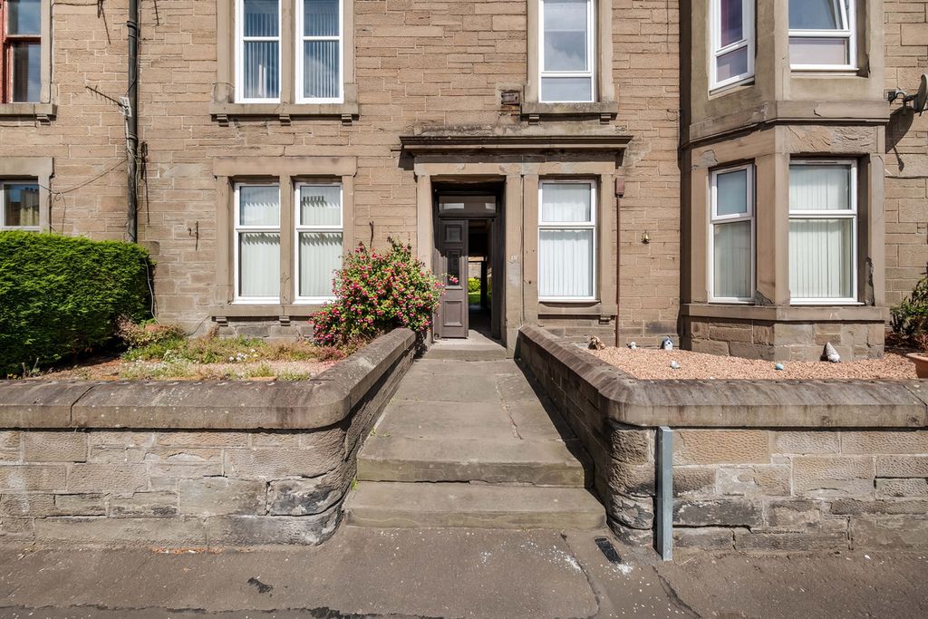 Property photo 2 of 22