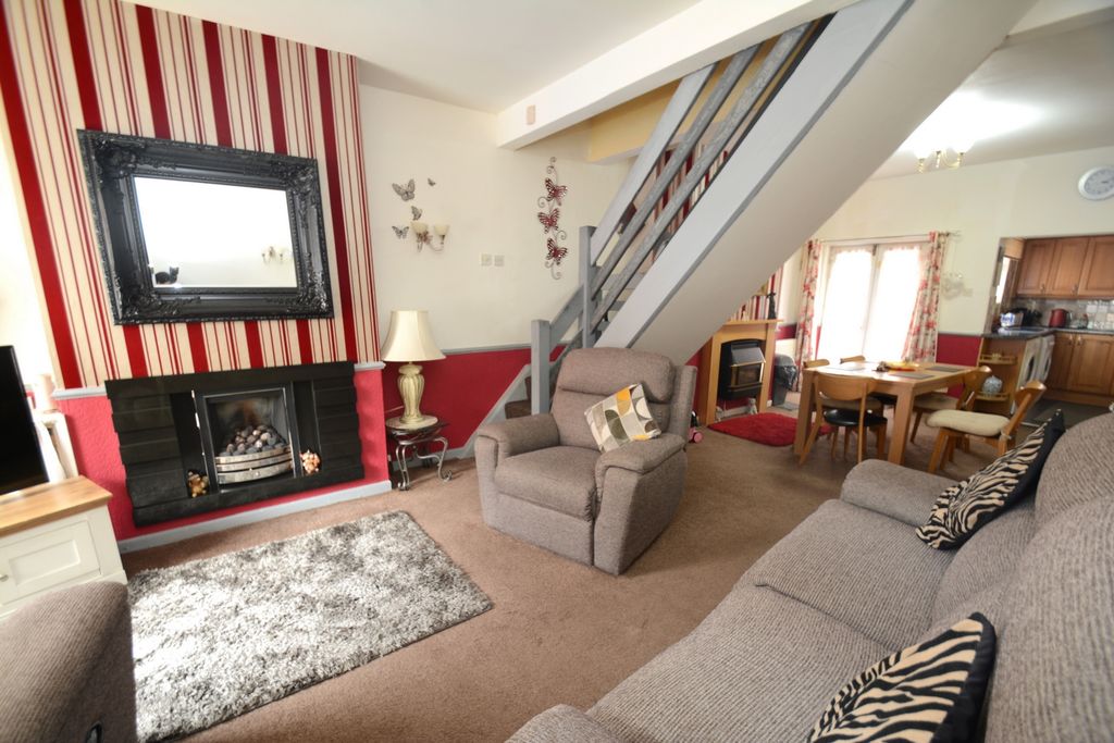 Property photo 2 of 10 Lounge