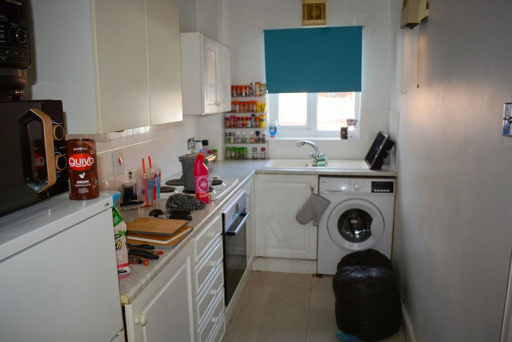 Property photo 3 of 4 Kitchen