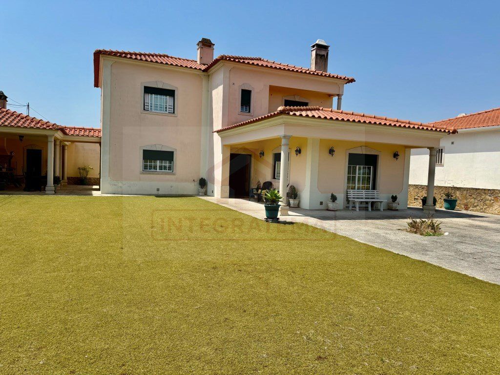 Property photo 2 of 34