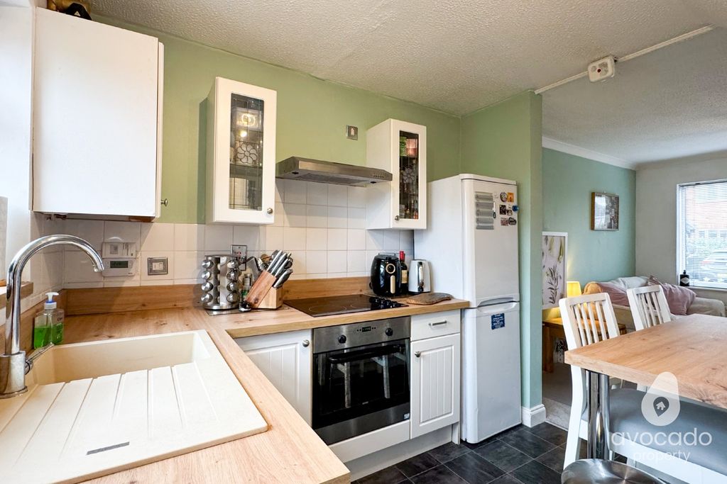 Property photo 2 of 10 4686384