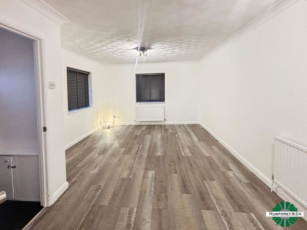 Property photo 3 of 11 Pbox-Img.Jpg